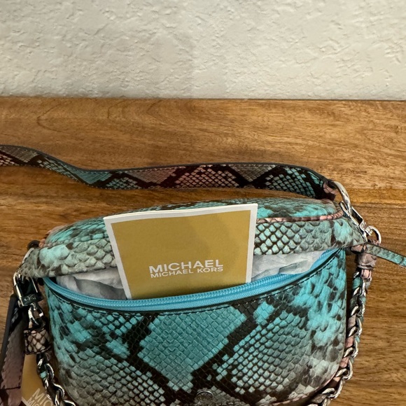 Michael Kors Slater Leather Ocean Blue Multi Snake Print Sling Pack MSGR Bag NWT - Picture 9 of 11
